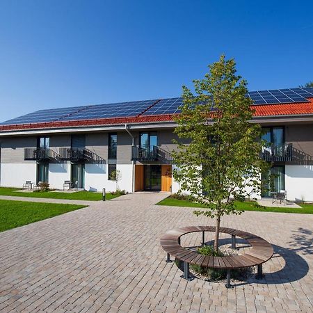 Leo Apartments Миезбах Екстериор снимка