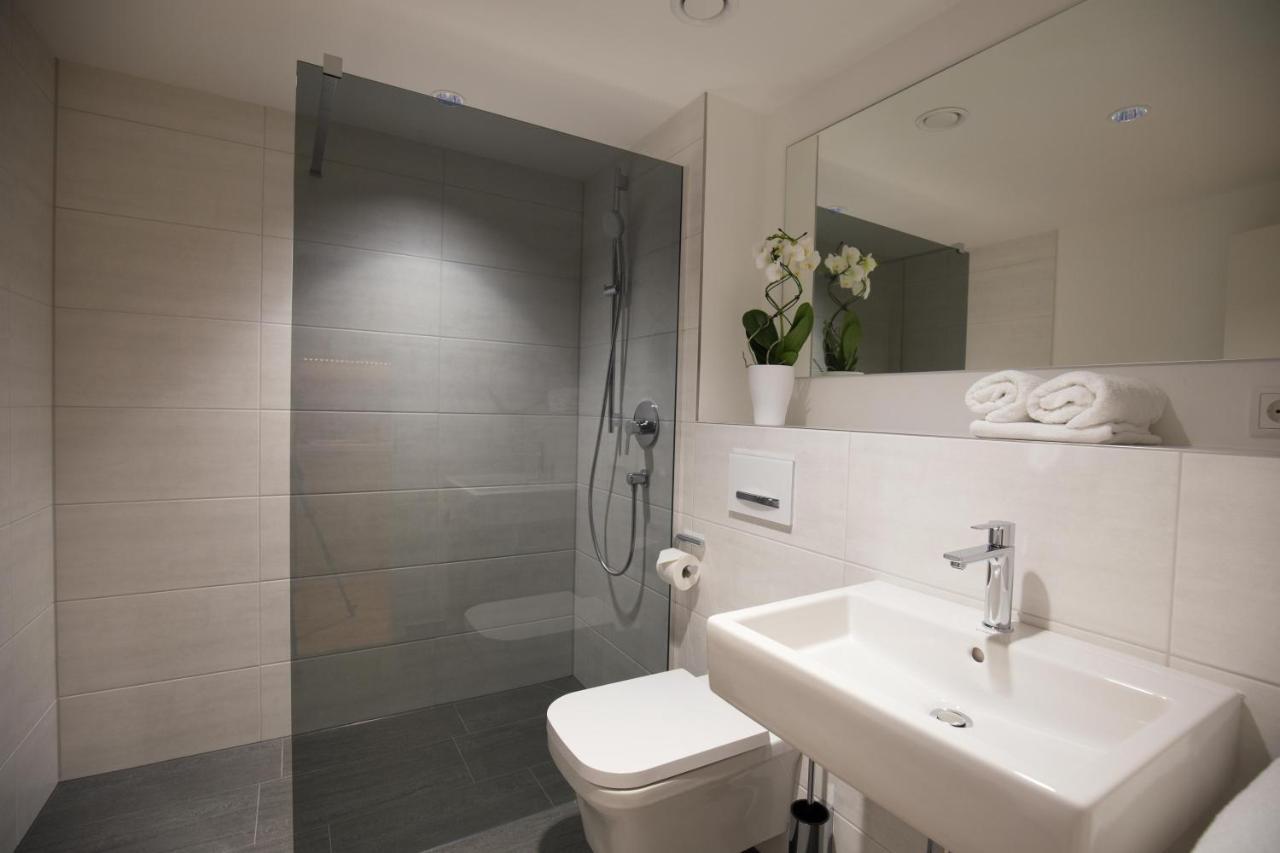 Leo Apartments Миезбах Екстериор снимка
