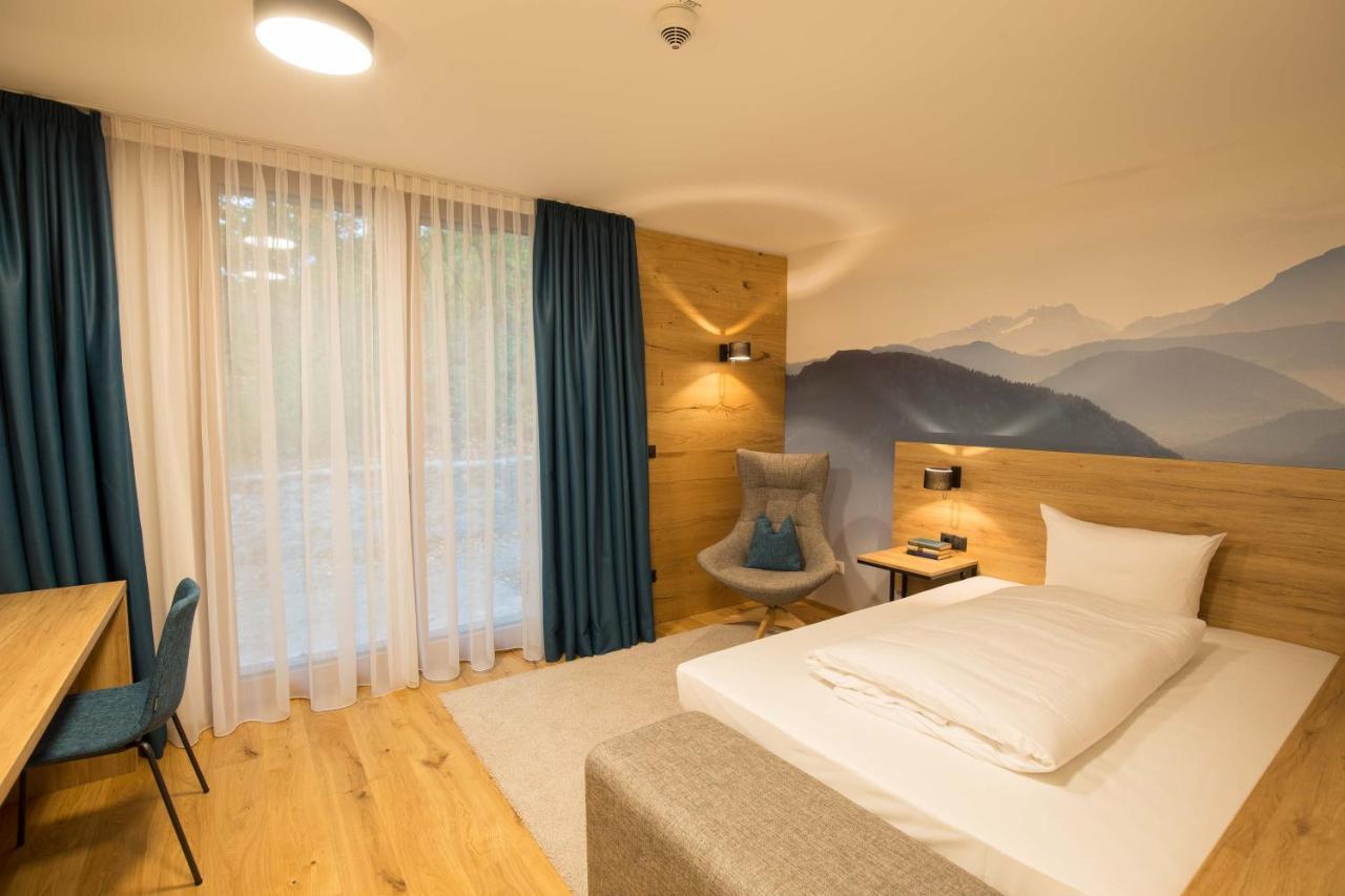 Leo Apartments Миезбах Екстериор снимка