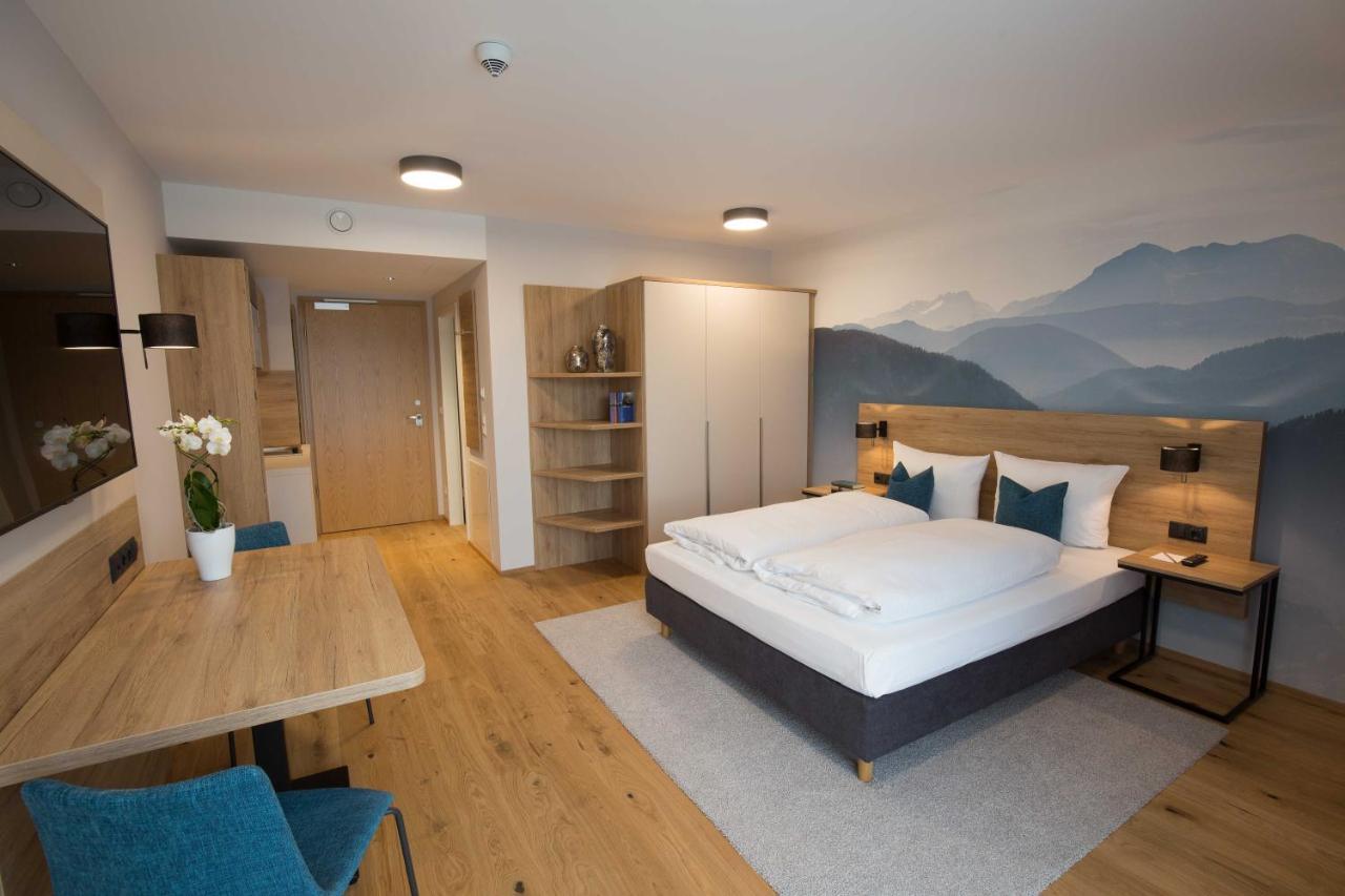 Leo Apartments Миезбах Екстериор снимка