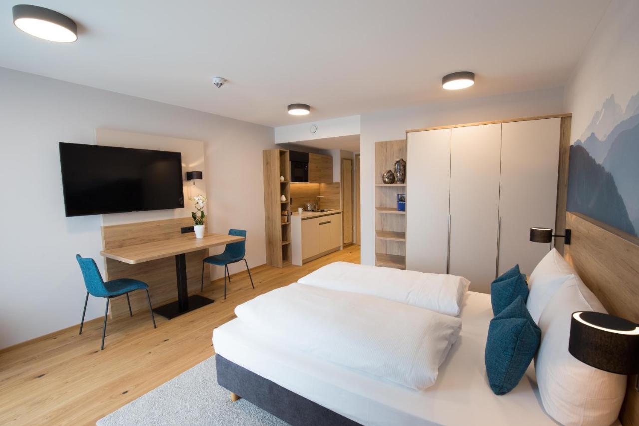 Leo Apartments Миезбах Екстериор снимка