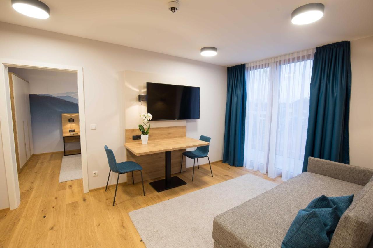 Leo Apartments Миезбах Екстериор снимка